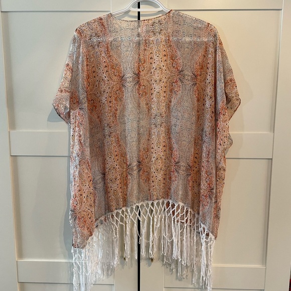 Garage Kimono Style Shawl with Tassles, Size Medium/ Large - Picture 3 of 3